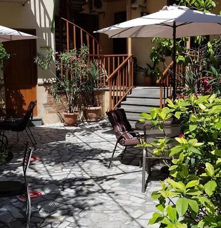 Danisimo Hotel Tbilisi Esterno foto