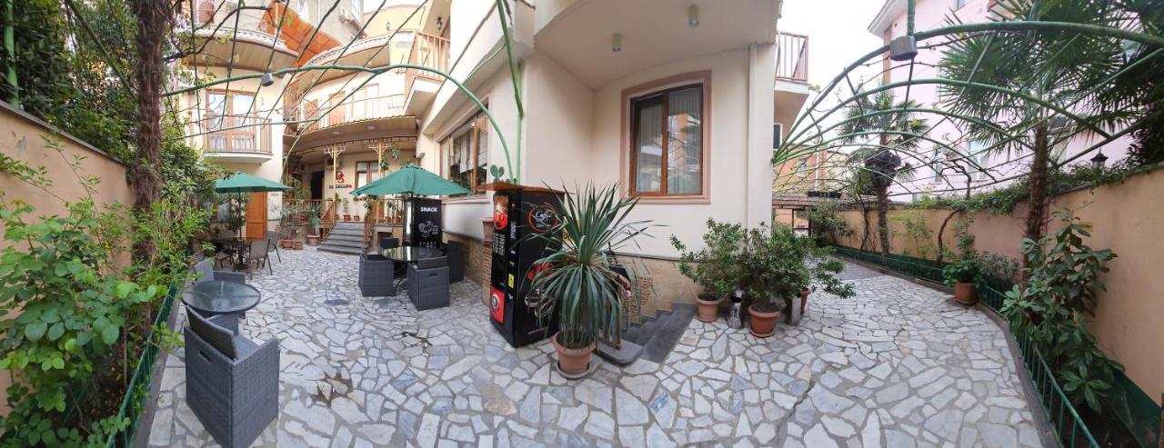 Danisimo Hotel Tbilisi Esterno foto