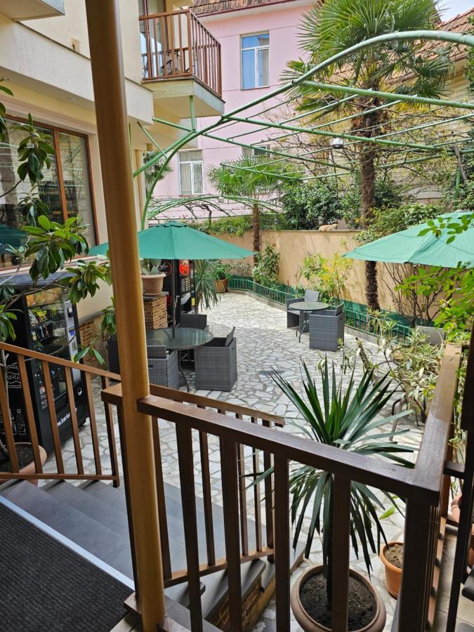 Danisimo Hotel Tbilisi Esterno foto