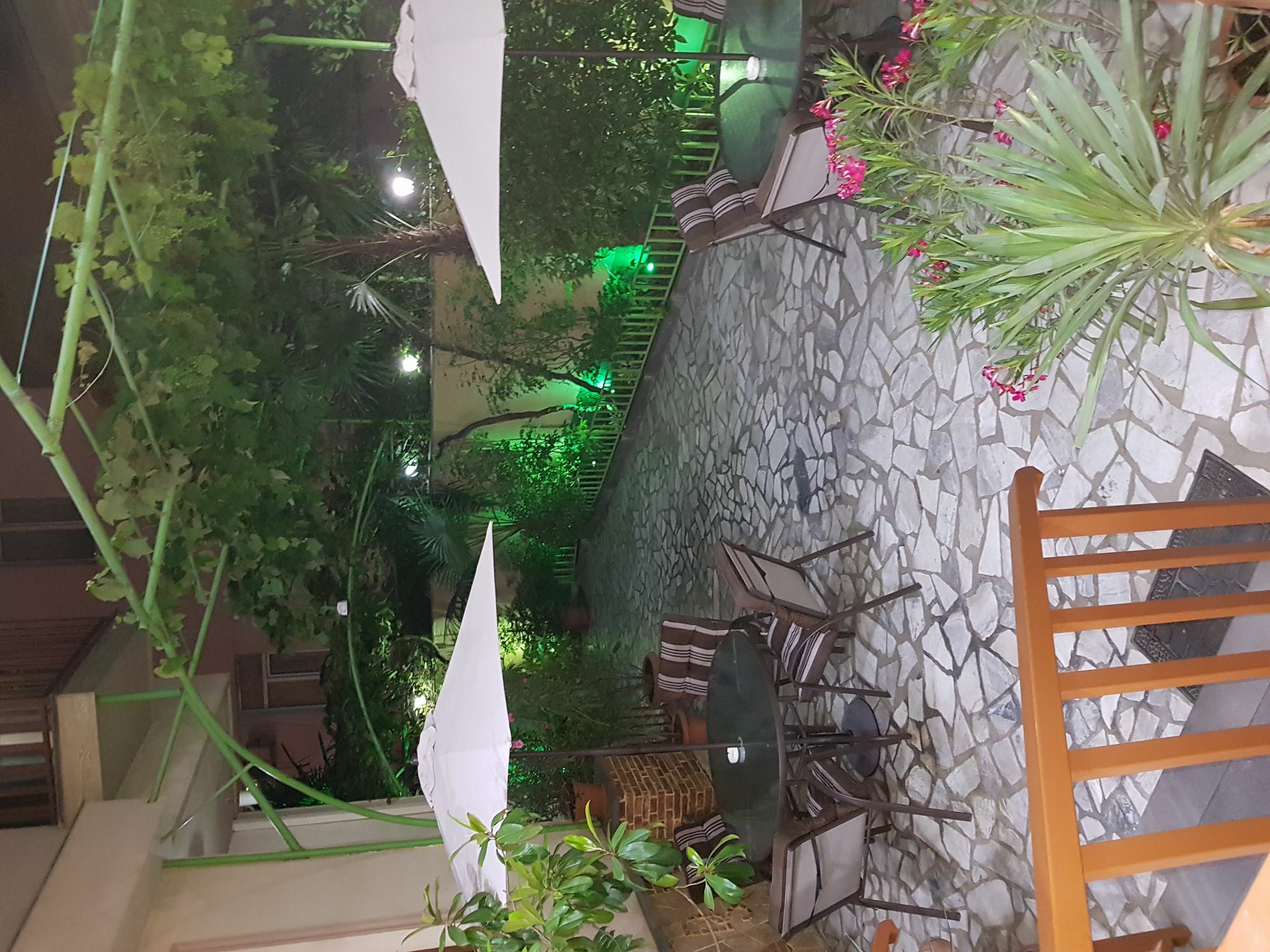 Danisimo Hotel Tbilisi Esterno foto